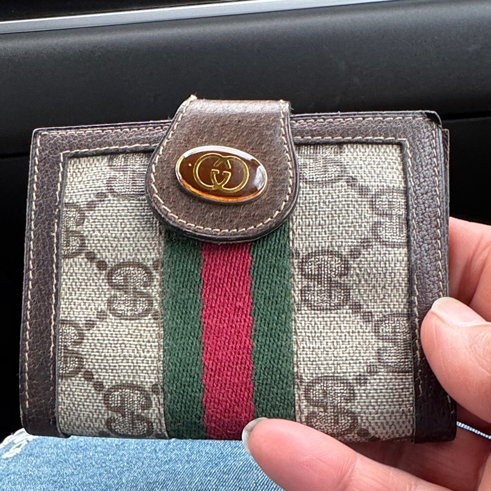 Gucci GG supreme bi-fold  Beige and Brown small Wallet with Red and Green